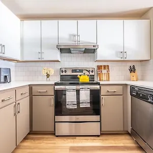 Apartment Modern And Spacious Apartment- Gym, Wifi, Free Parking, Seattle