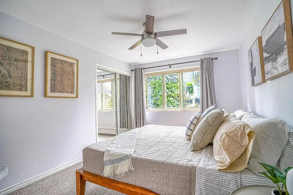 Tranquil 2Br Downtown Condo, Parking, King Bed Seattle 0*,  United States