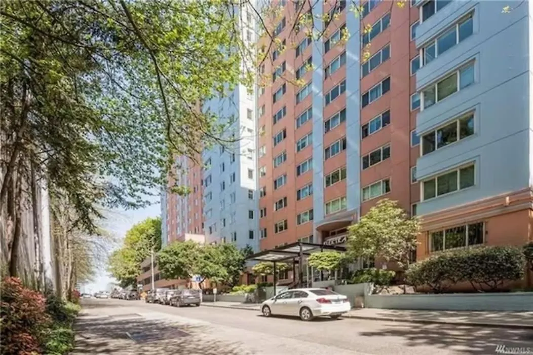 Tranquil 2Br Downtown Condo, Parking, King Bed contacts